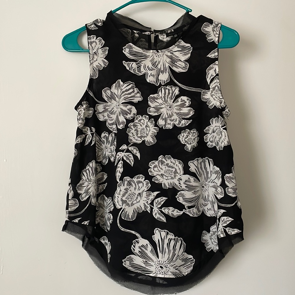Sleeveless Patterned Blouse